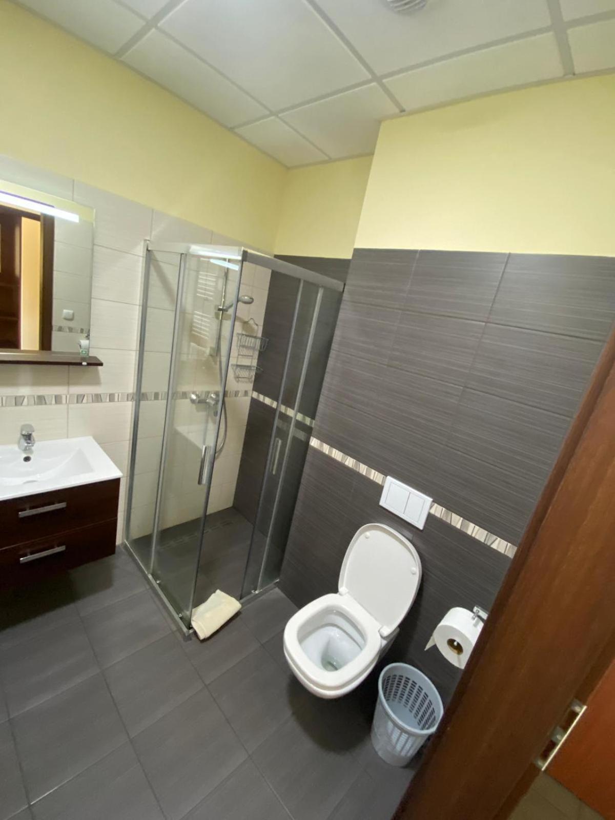 Koi Restaurant And Guest House Zory Ngoại thất bức ảnh